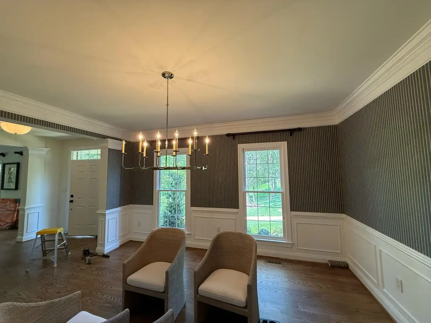 Wallpapered interior with a finished, patterned wall