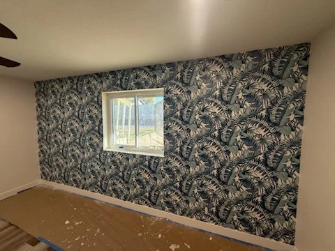 Wallpapered interior with a finished, patterned wall